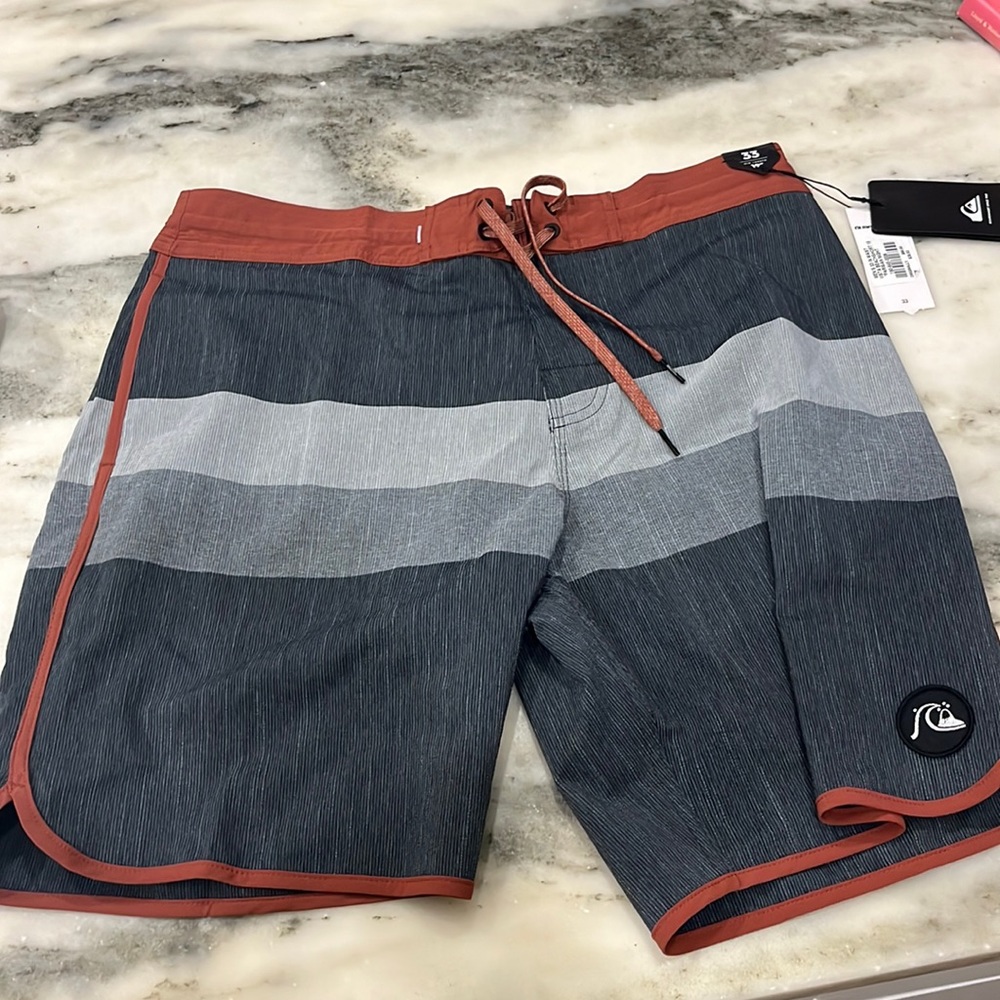 Quicksilver board shorts 33in